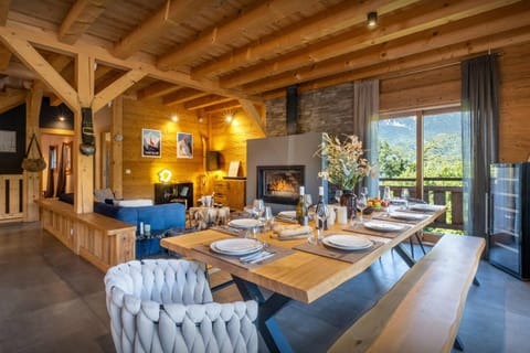 Living room, Seating area, Dining area, flat iron