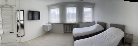 TV and multimedia, Photo of the whole room