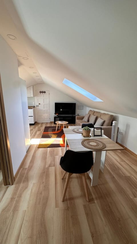 TV and multimedia, Kitchen or kitchenette, Living room, Seating area
