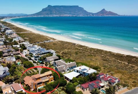 Sunset Beach holiday accommodation Apartment in Cape Town