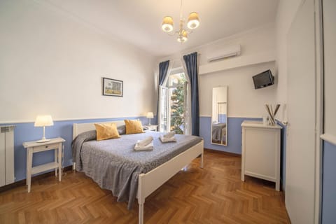 Bed, TV and multimedia, Balcony/Terrace, Photo of the whole room, air conditioner