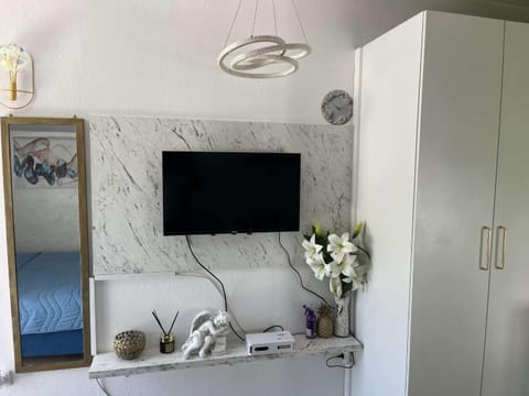 TV and multimedia, wardrobe