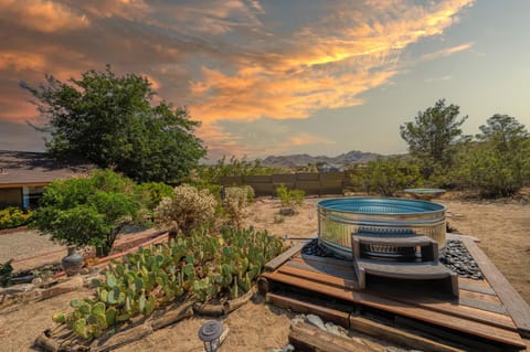 Day, Natural landscape, Garden, Hot Tub, Hot Tub, Garden view, Mountain view