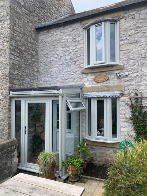 Primrose Cottage - Tideswell, Peak District House in High Peak District