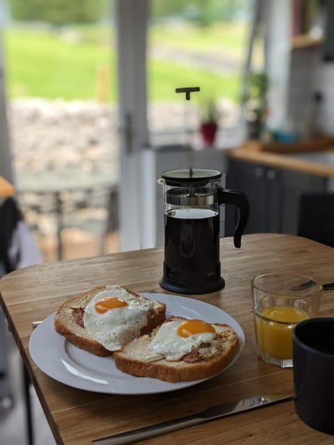 Primrose Cottage - Tideswell, Peak District House in High Peak District
