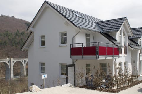 Facade/entrance, Balcony/Terrace