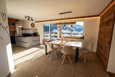 Kitchen or kitchenette, Seating area, Dining area