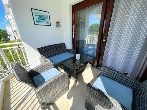 Property building, Balcony/Terrace