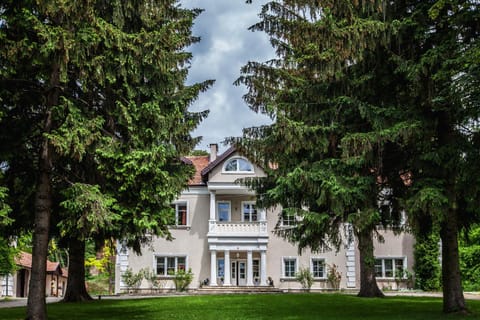 Property building, Facade/entrance, Winter