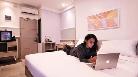 People, TV and multimedia, Photo of the whole room, air conditioner