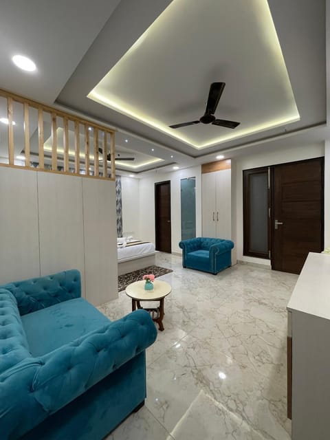 TV and multimedia, Living room, Seating area, fireplace