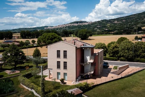Property building, Day, Neighbourhood, Natural landscape, Bird's eye view, Mountain view