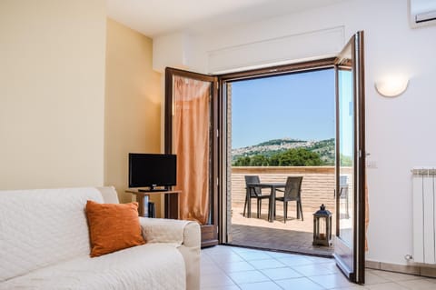 TV and multimedia, Balcony/Terrace, Living room, Seating area, Dining area