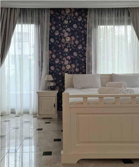 Kaleidoscope Boutique Hotel Bed and Breakfast in Craiova