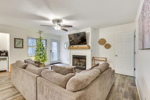 Family Getaway Less Than 2 Mi to Massanutten Ski Lodge! House in Massanutten