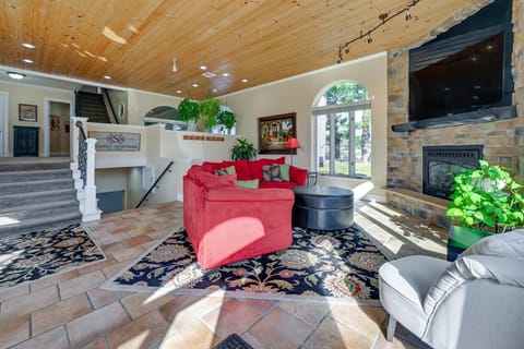 Large Home with Indoor Basketball Court and Game Room! House in Wisconsin Dells