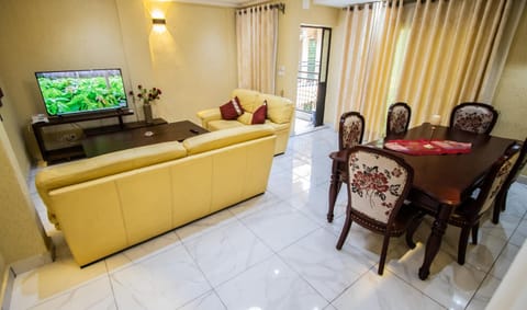TV and multimedia, Living room, Seating area, Dining area
