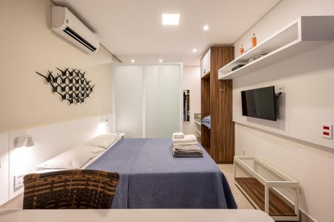 Bedroom, air conditioner