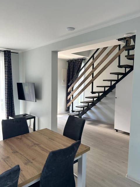 TV and multimedia, Balcony/Terrace, Seating area, Dining area