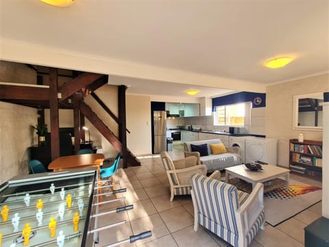 Kitchen or kitchenette, Living room, Seating area, Dining area, Entertainment, dishwasher, locker, stove, washing machine