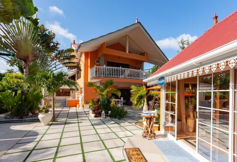 Property building, Day, Garden