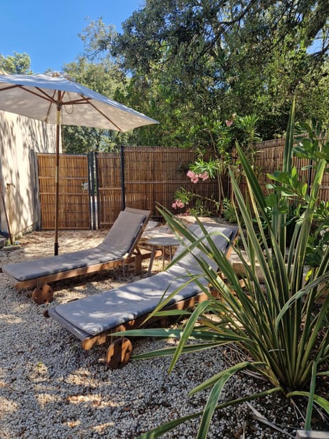 Mazet de charme sur les hauteurs de Nîmes House in Nimes