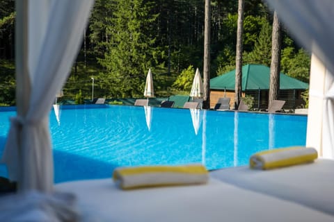 Pool view, Swimming pool, sunbed