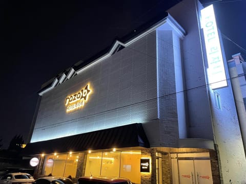 Property building, Facade/entrance, Property logo or sign