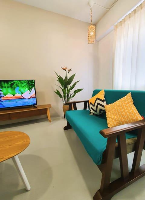 Communal lounge/ TV room, TV and multimedia, Living room, Seating area, Evening entertainment