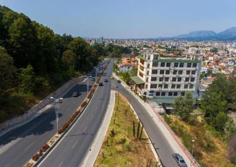 Property building, Nearby landmark, Day, Neighbourhood, Natural landscape, City view, Mountain view, Street view, Location