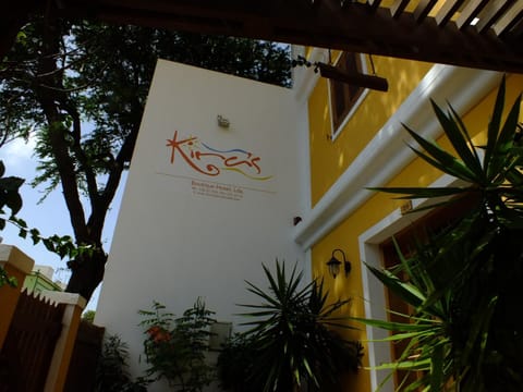 Facade/entrance