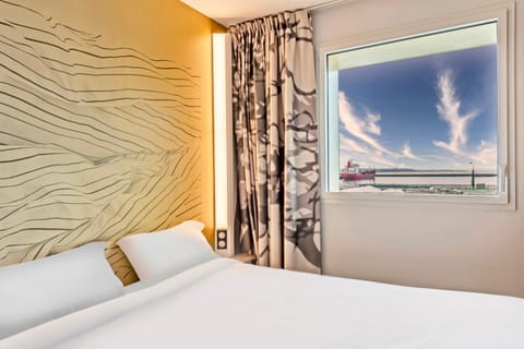 Bed, Bedroom, Sea view