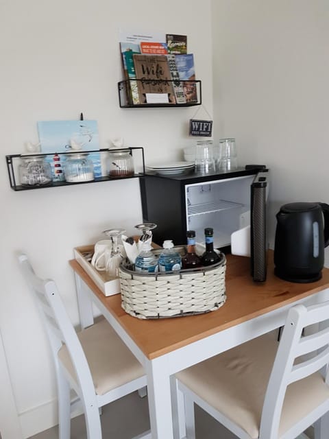 Coffee/tea facilities, Breakfast