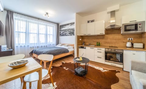 Kitchen or kitchenette, Seating area