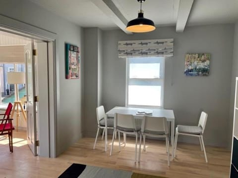 Dining area, children