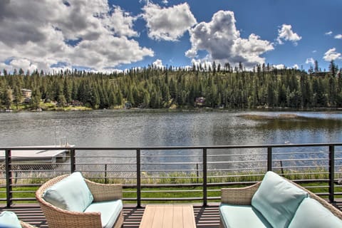 A Contemporary Dream Lakefront Rathdrum Oasis! House in Kootenai County