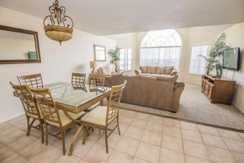 Royal Palm Bay 3 Bedroom Condo Resort Pool 10 Min Disney House in Kissimmee