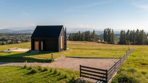 Property building, Garden, Mountain view, Parking
