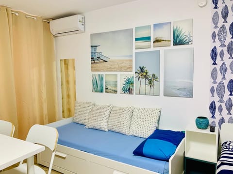Bed, Photo of the whole room, Seating area, Bedroom, air conditioner