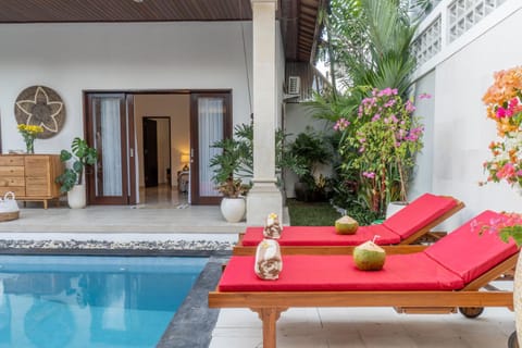 Swimming pool, sunbed