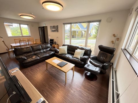 TV and multimedia, Living room, Dining area
