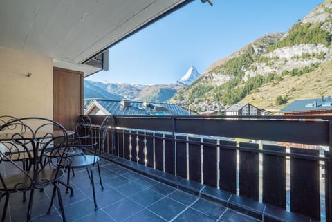 Natural landscape, View (from property/room), View (from property/room), Balcony/Terrace, Landmark view, Landmark view, Mountain view