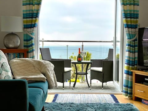 TV and multimedia, Balcony/Terrace, Seating area, Dining area, Evening entertainment, Sea view