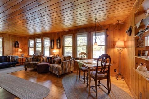 Cozy Lakefront Cabin with Indoor Gas Fireplace! Cabin in Wisconsin