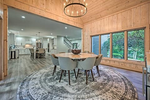 Luxury Family Home with Deck, Swim Spa and Grill! House in Michiana