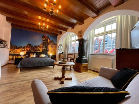 Restaurant/places to eat, Bed, View (from property/room), Photo of the whole room, City view, City view, Landmark view, Landmark view, River view, River view, Street view, Street view