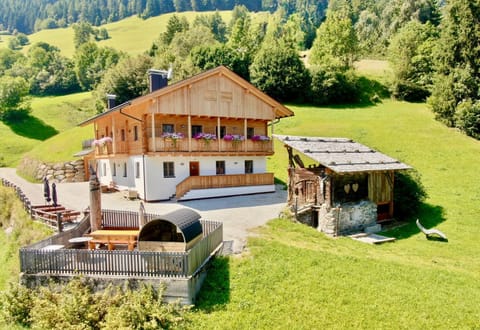 Property building, Spring, Day, Natural landscape, BBQ facilities, Garden, Sauna, Balcony/Terrace, Balcony/Terrace, Seating area, Garden view, sunbed