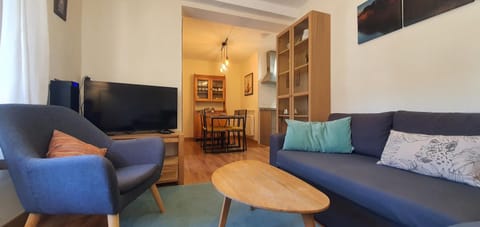 Communal lounge/ TV room, TV and multimedia, Living room, Dining area