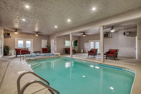 Serenity Mountain Pool Lodge, Theater Room, 560 FREE tickets each paid day!!! House in Sevierville