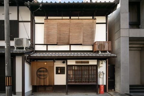 Property building, Facade/entrance, Day